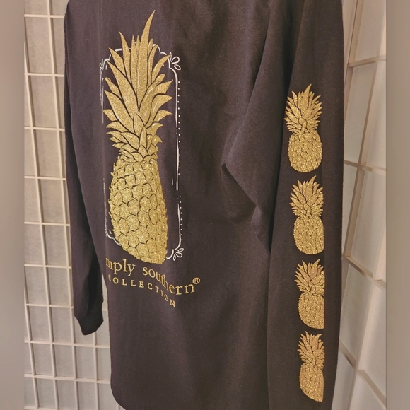 NWT Women's medium black with gold pineapples Simply Southern long sleeve tee - Picture 3 of 7